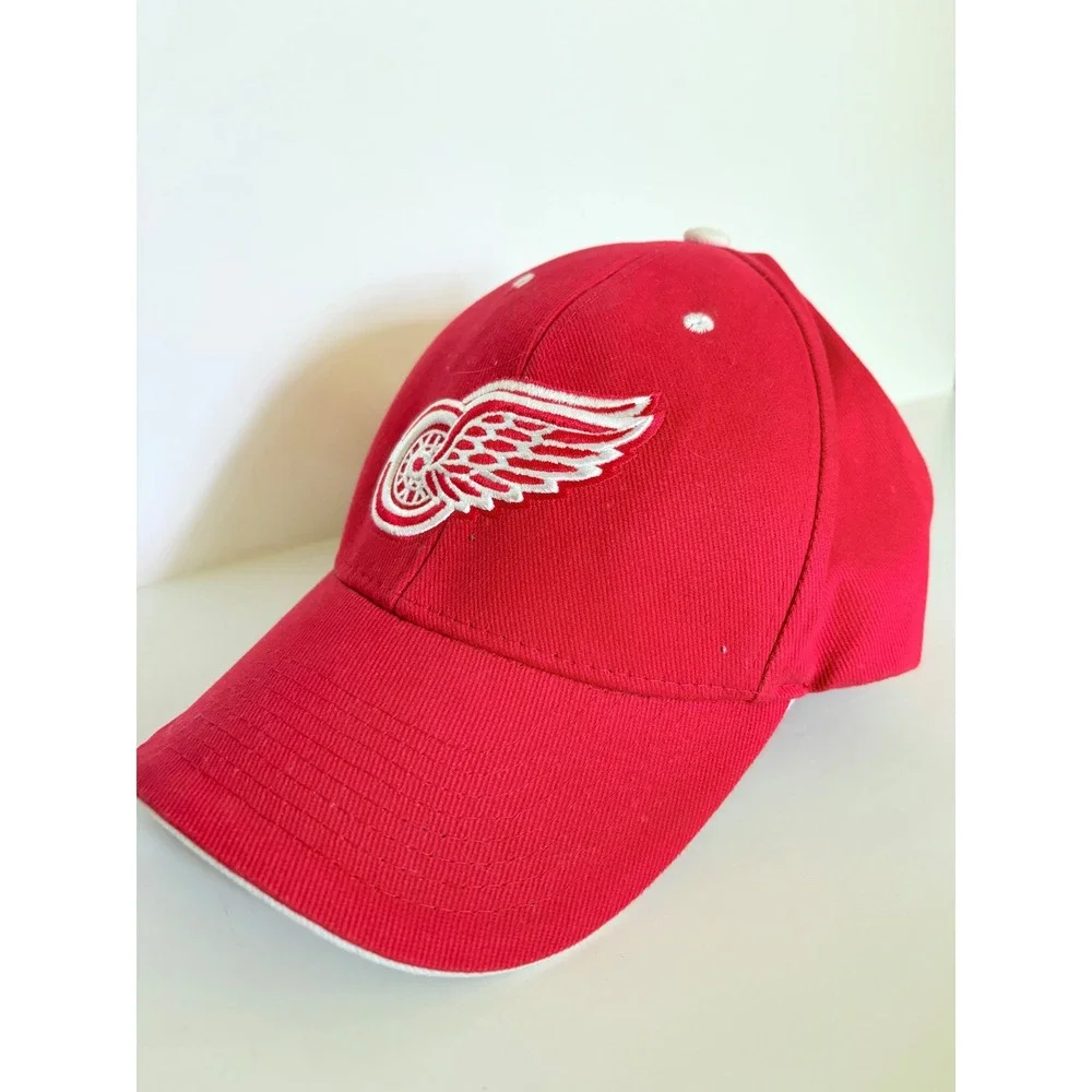 Detroit Red Wings NHL Hat Red White Embroidered Logo Baseball Cap OSFM NWT